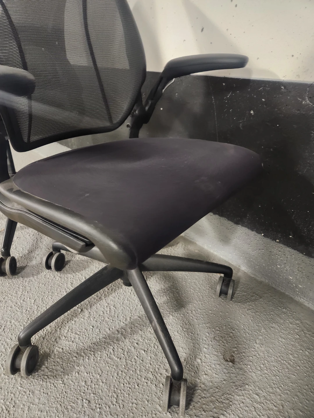 Humanscale Ergonomic Office Chair - photo 3