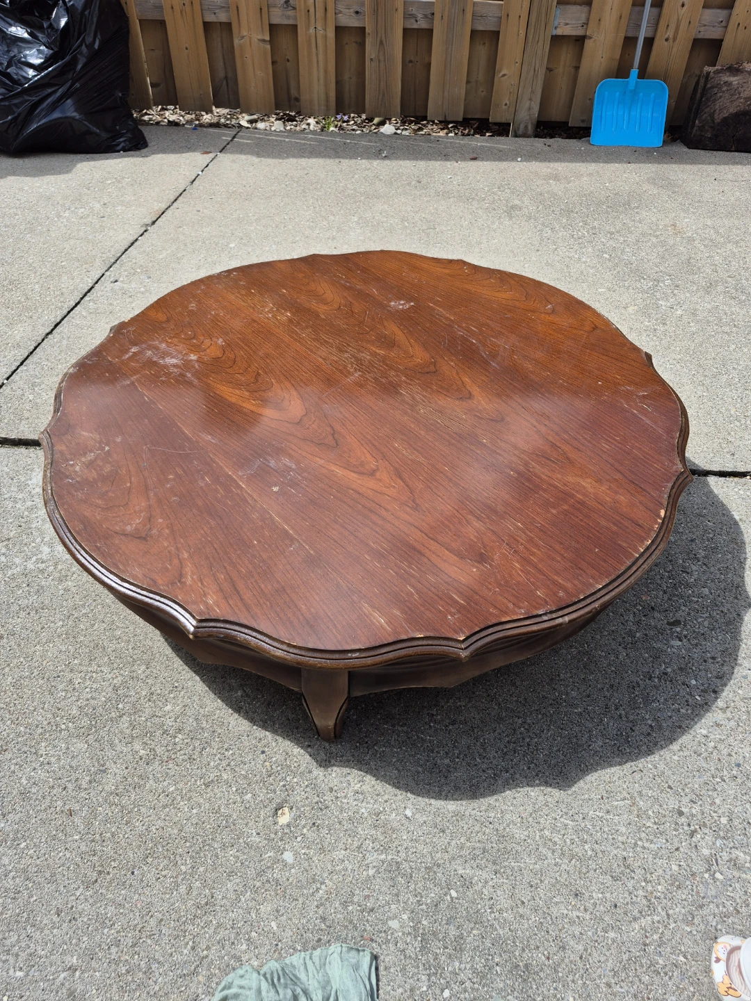 Round Wood floor Table - photo 4