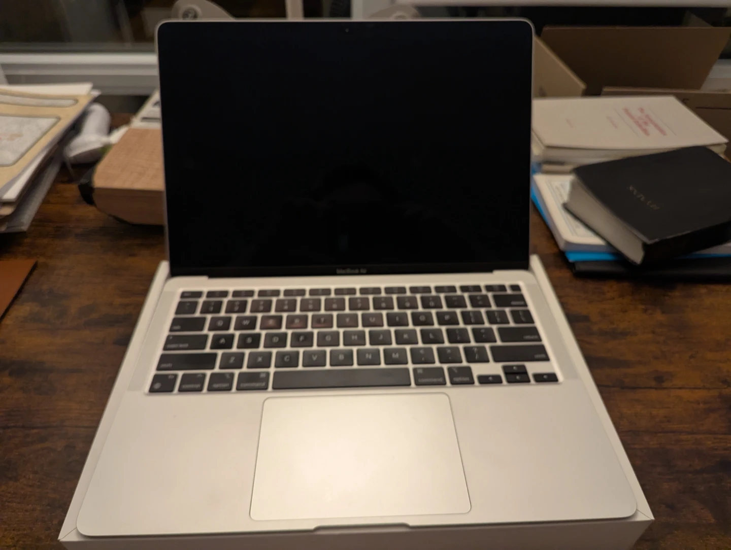 MacBook Air M1, 13.3-inch Retina Display, 8GB RAM, 1TB Storage - photo 2