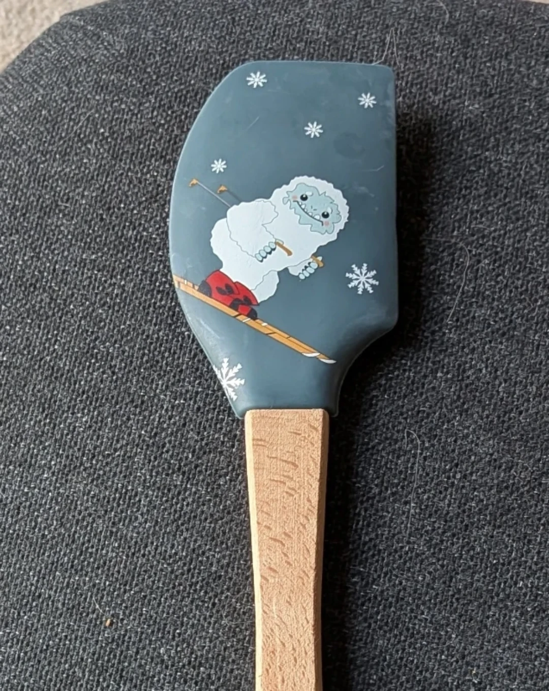 Silicone Spatula with Yeti Skiing Design