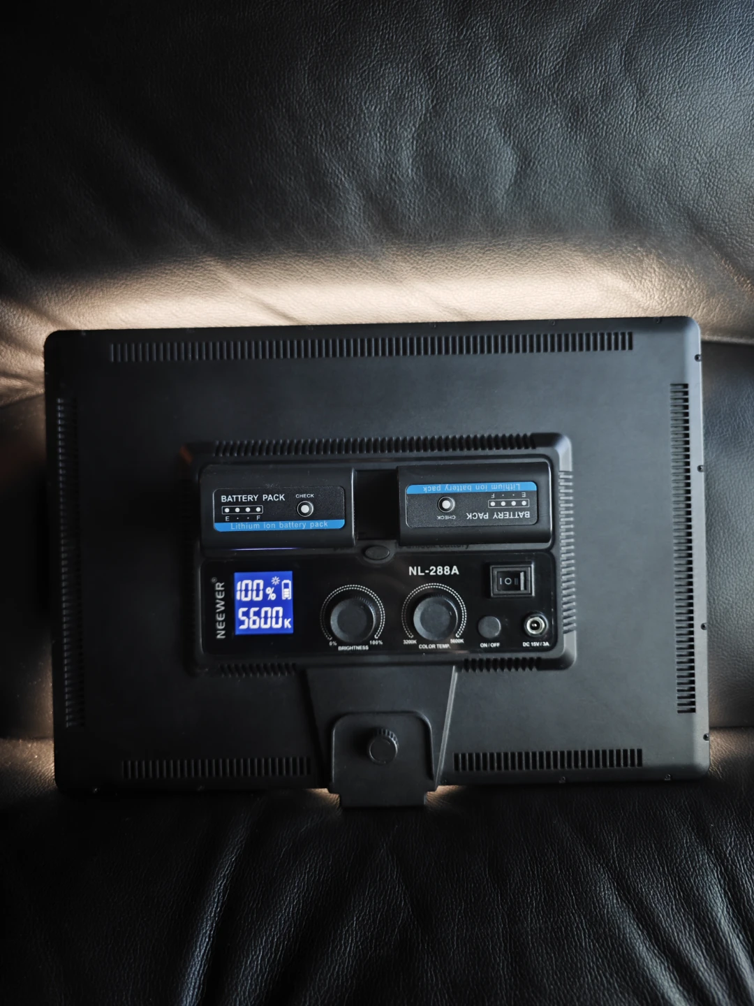 Neewer LED Video Light Panel with 2 x batteries and charger - photo 2