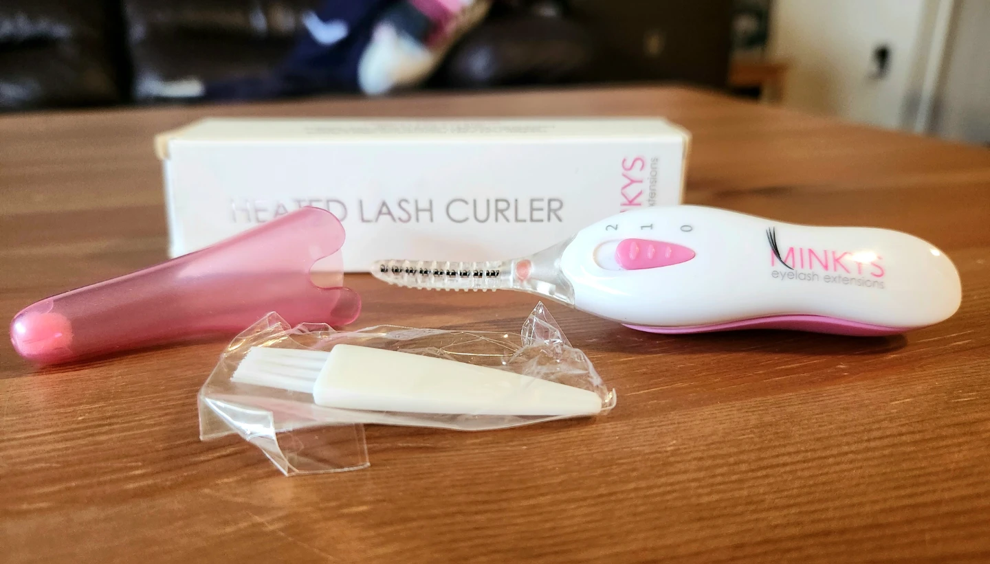 NEW ~ Heated Eyelash Curler - photo 2
