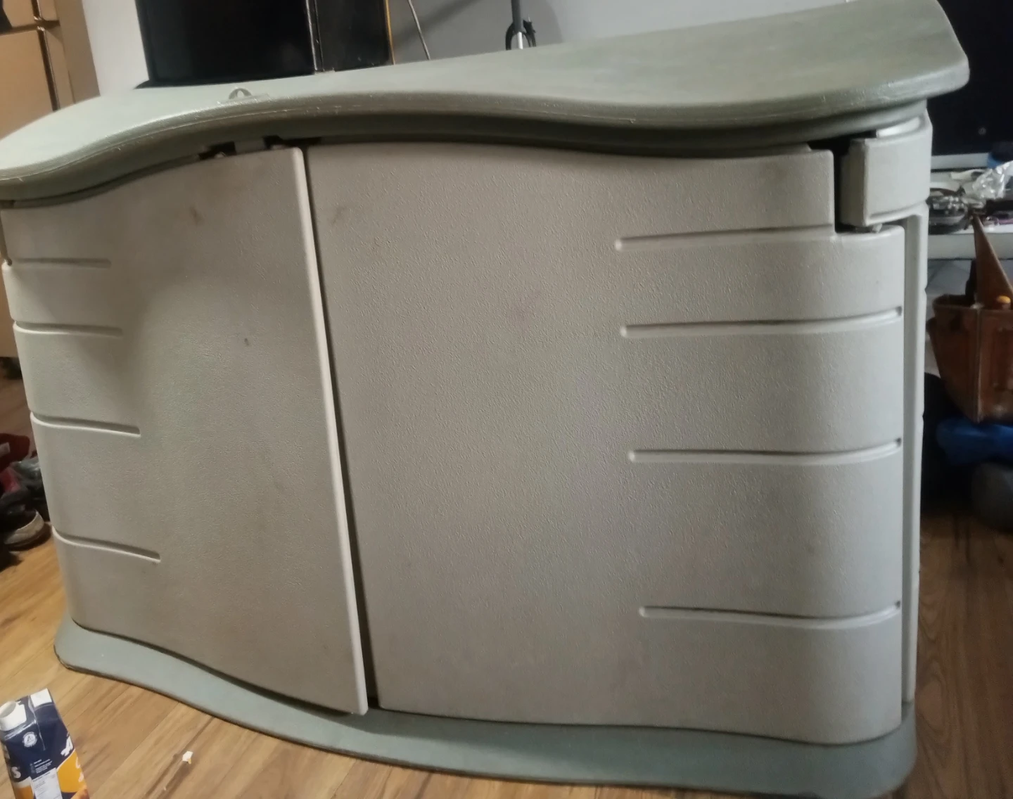 Rubbermaid  50 gallon storage deck box - photo 2