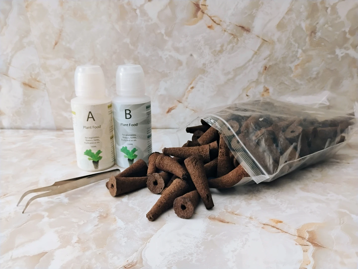 HYDROPONIC PODS & PLANT FOOD (NEW)