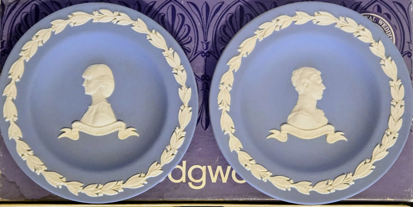 Vintage Wedgwood Royal Wedding Commemorative Boxed Set - photo 2