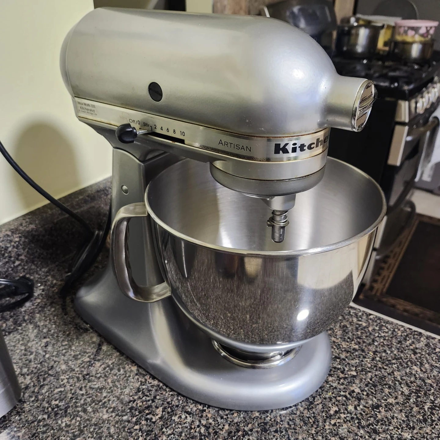 KitchenAid Artisan Stand Mixer – Excellent Condition