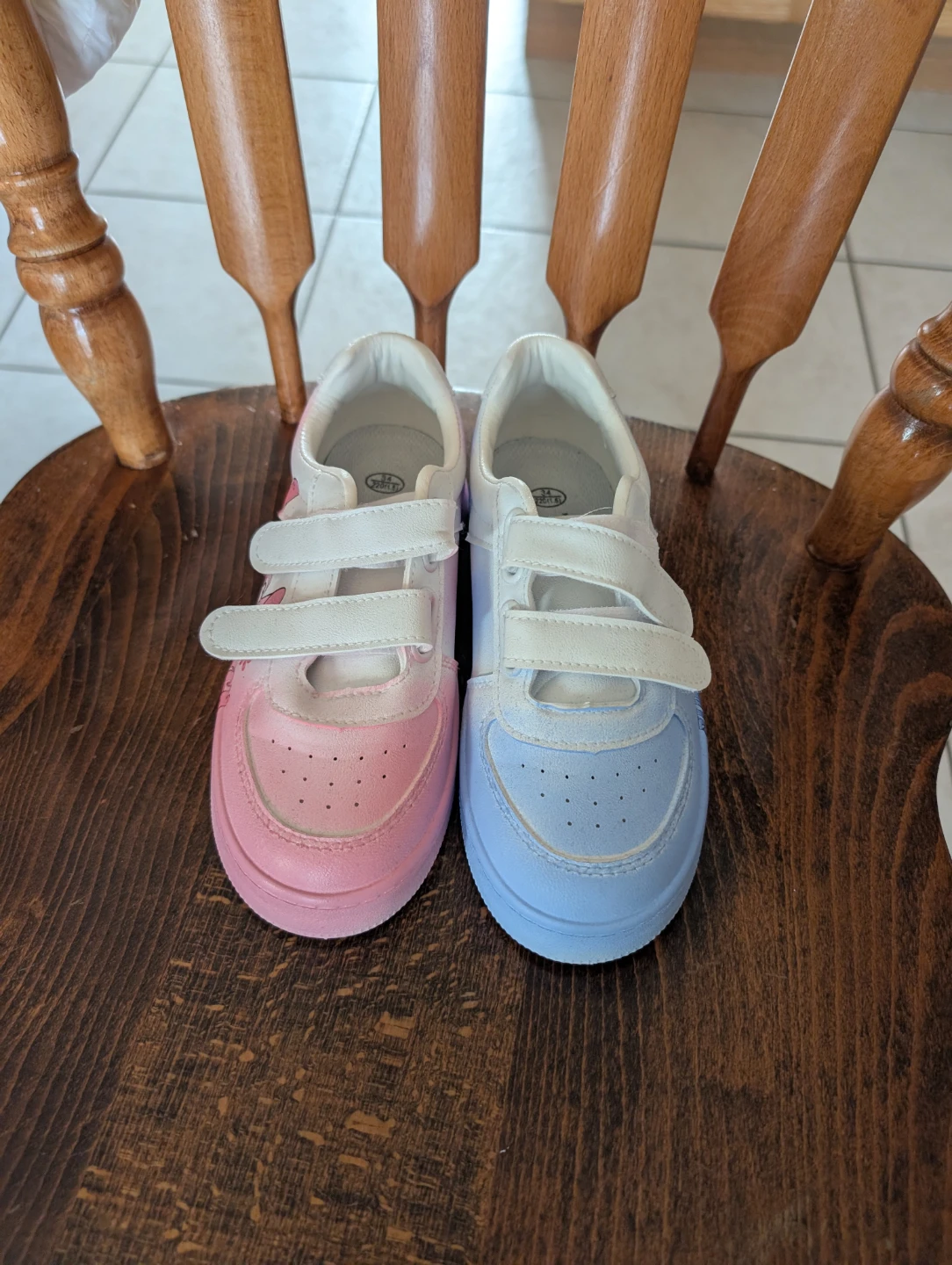 Kids Stitch Velcro Sneakers Size 220 (1.5)