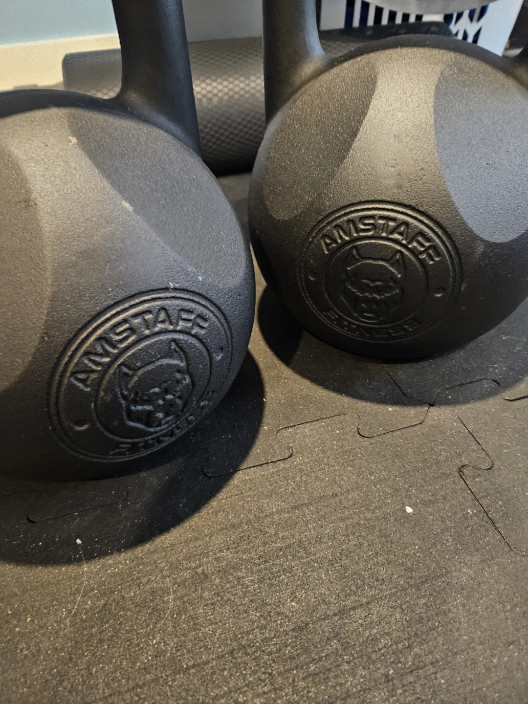 Fitness avenue competition iron kettlebells 8kg and 12kg - photo 3
