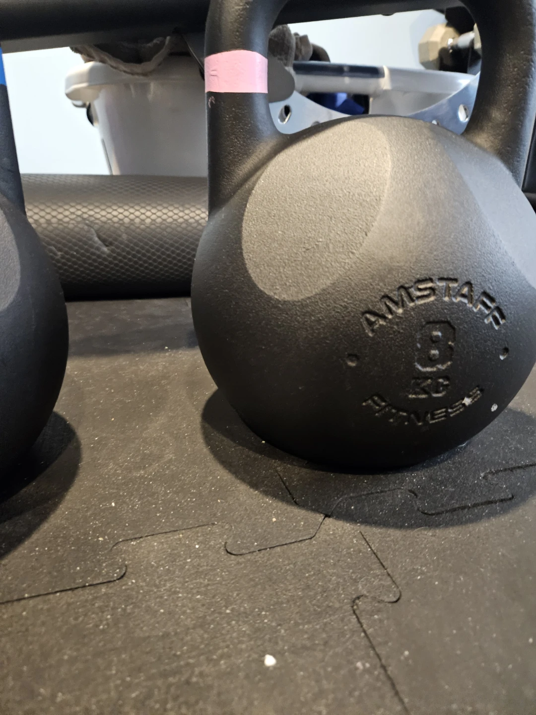 Fitness avenue competition iron kettlebells 8kg and 12kg - photo 4