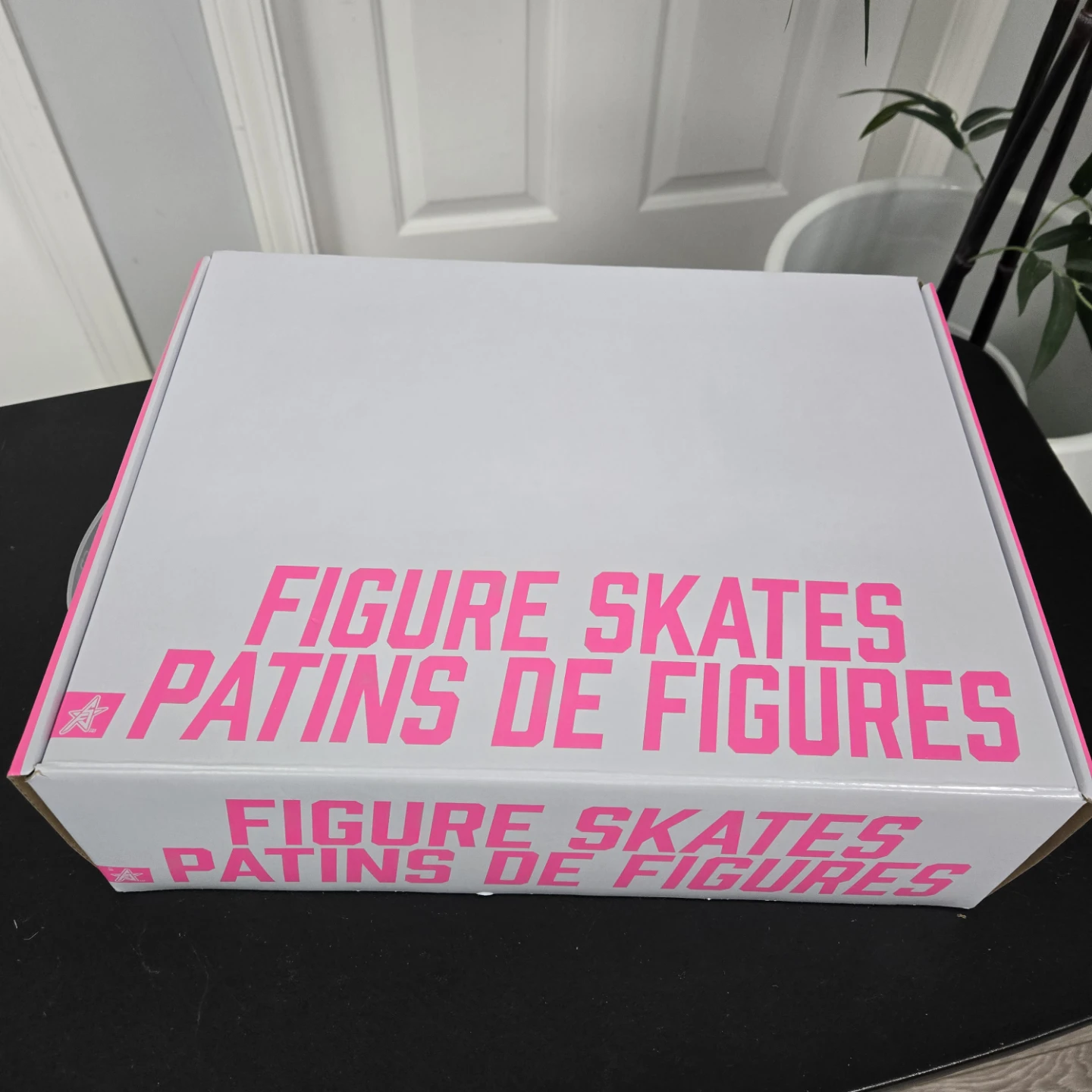 New kids figure skates size 3 - photo 5