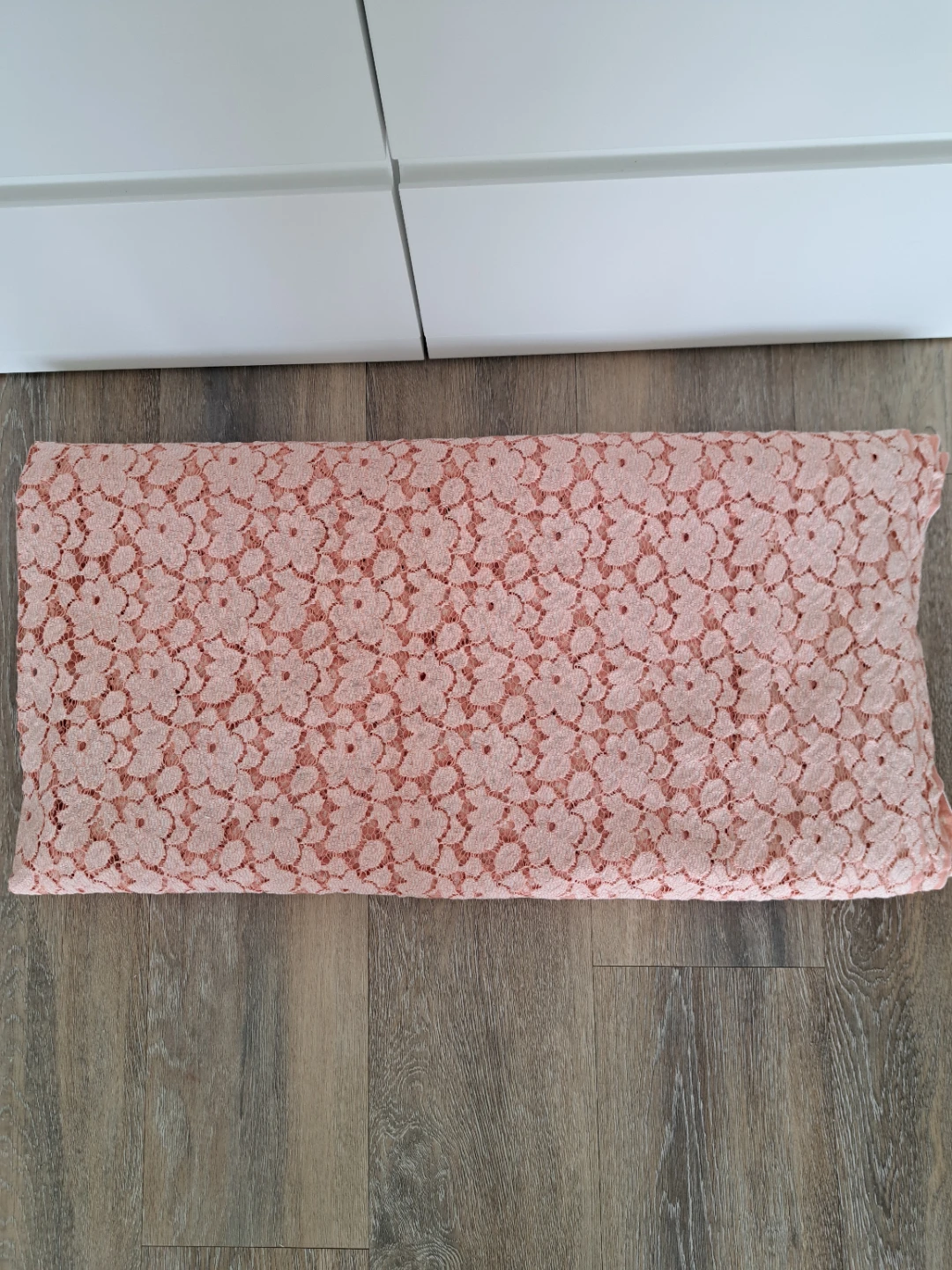 4.20M L X 1.50M A.Encaje rosa melocotón no elástica.