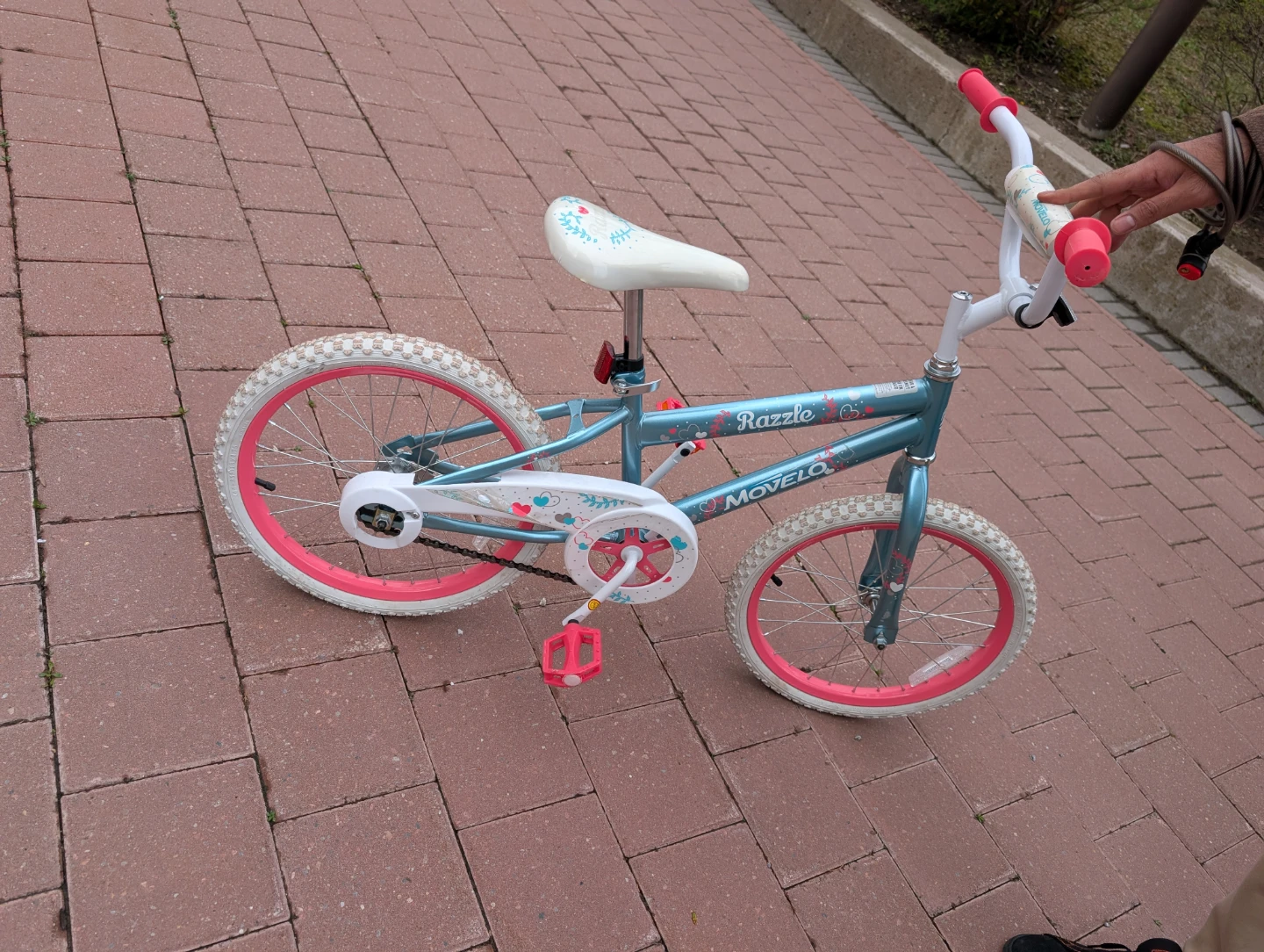 Movelo Razzle Kids Bike - photo 4