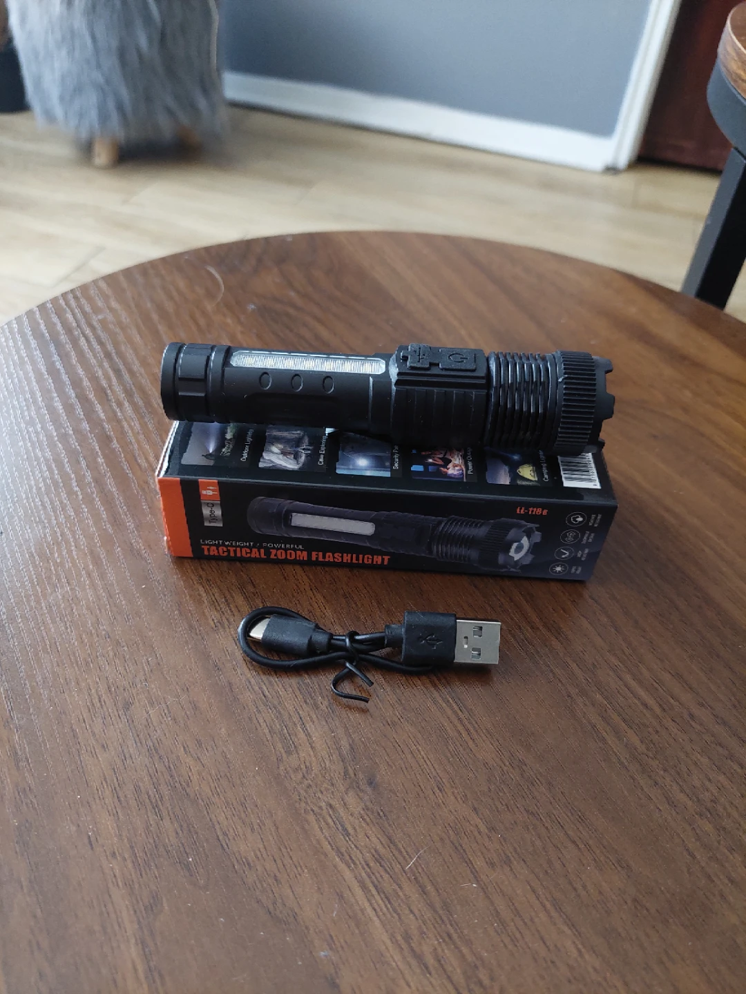 Tactical Zoom Flashlight