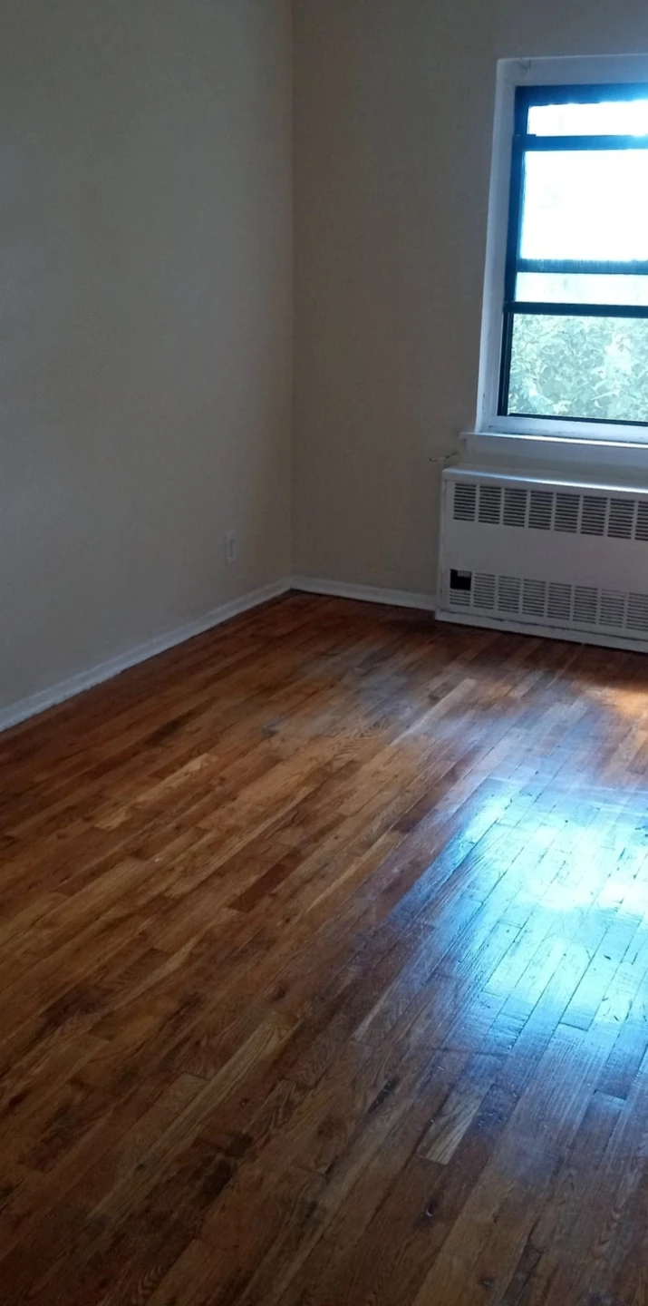 Room for Rent/ Hardwood flooring.