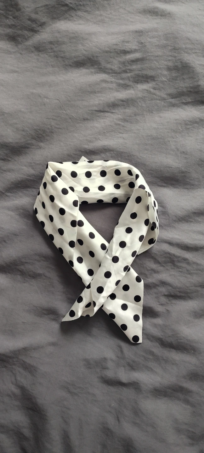 White polka dot neck scarf - photo 3