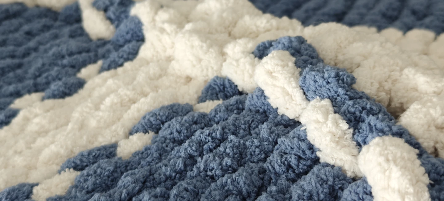 OFF SEASON MOVE OUT SALE Chunky HAND Knit Queen Blanket - photo 2