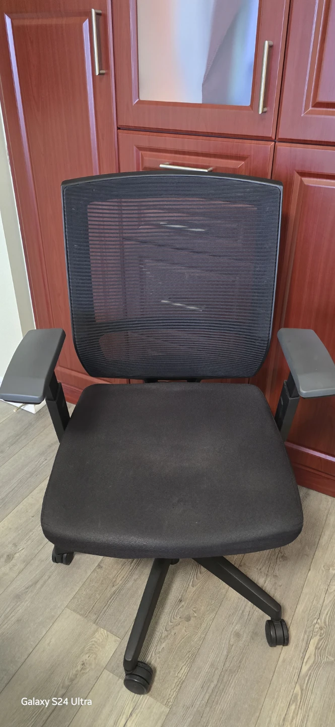 Black Mesh Office Chair with Adjustable Arms - photo 2