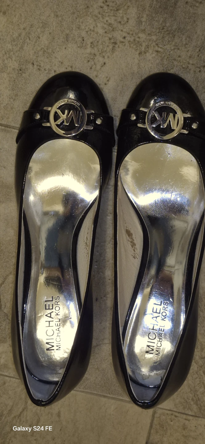 Michael Kors Black Patent Leather Heels - Size 8.5 - photo 3