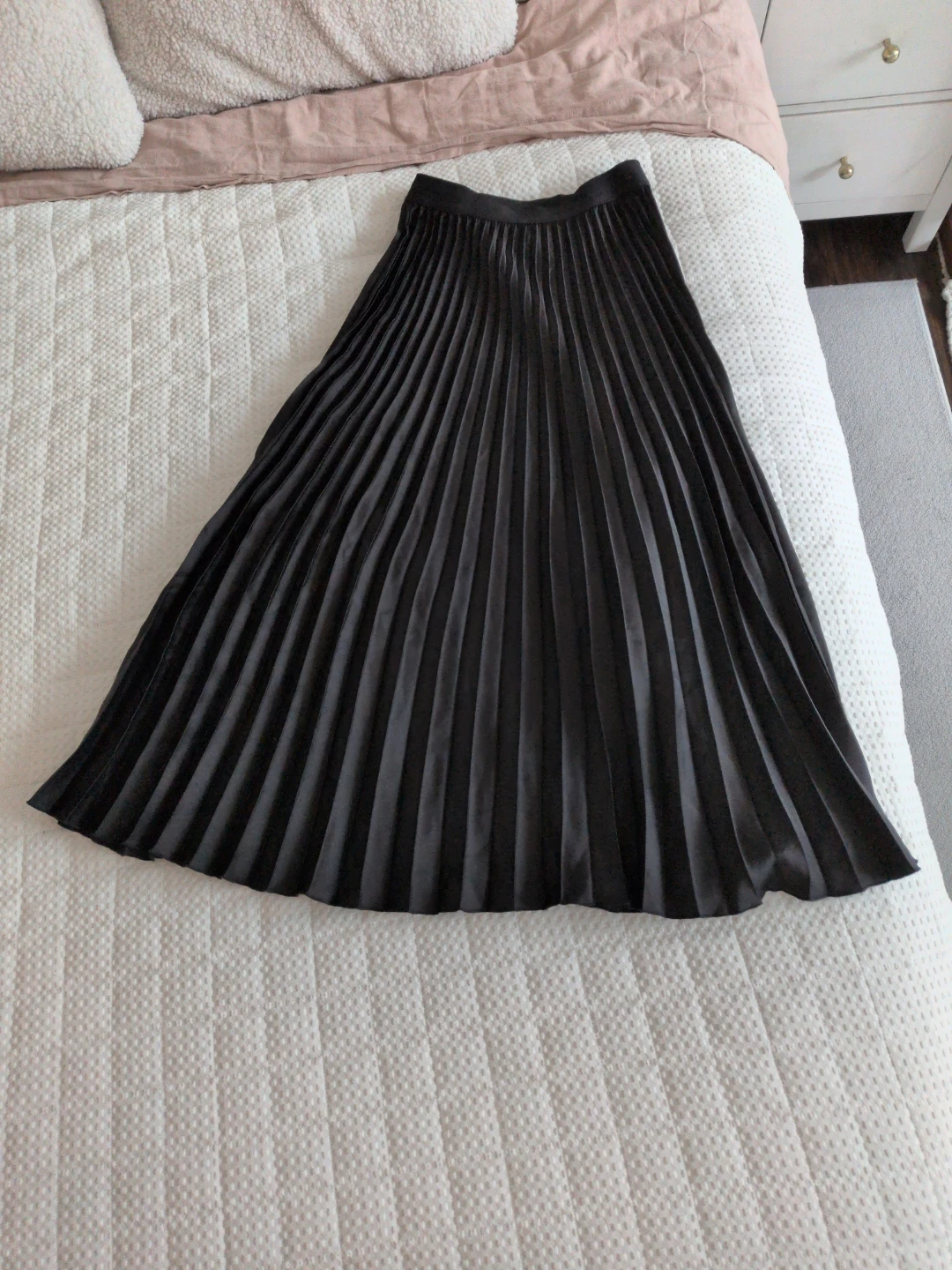 H&M Black Pleated Midi Skirt