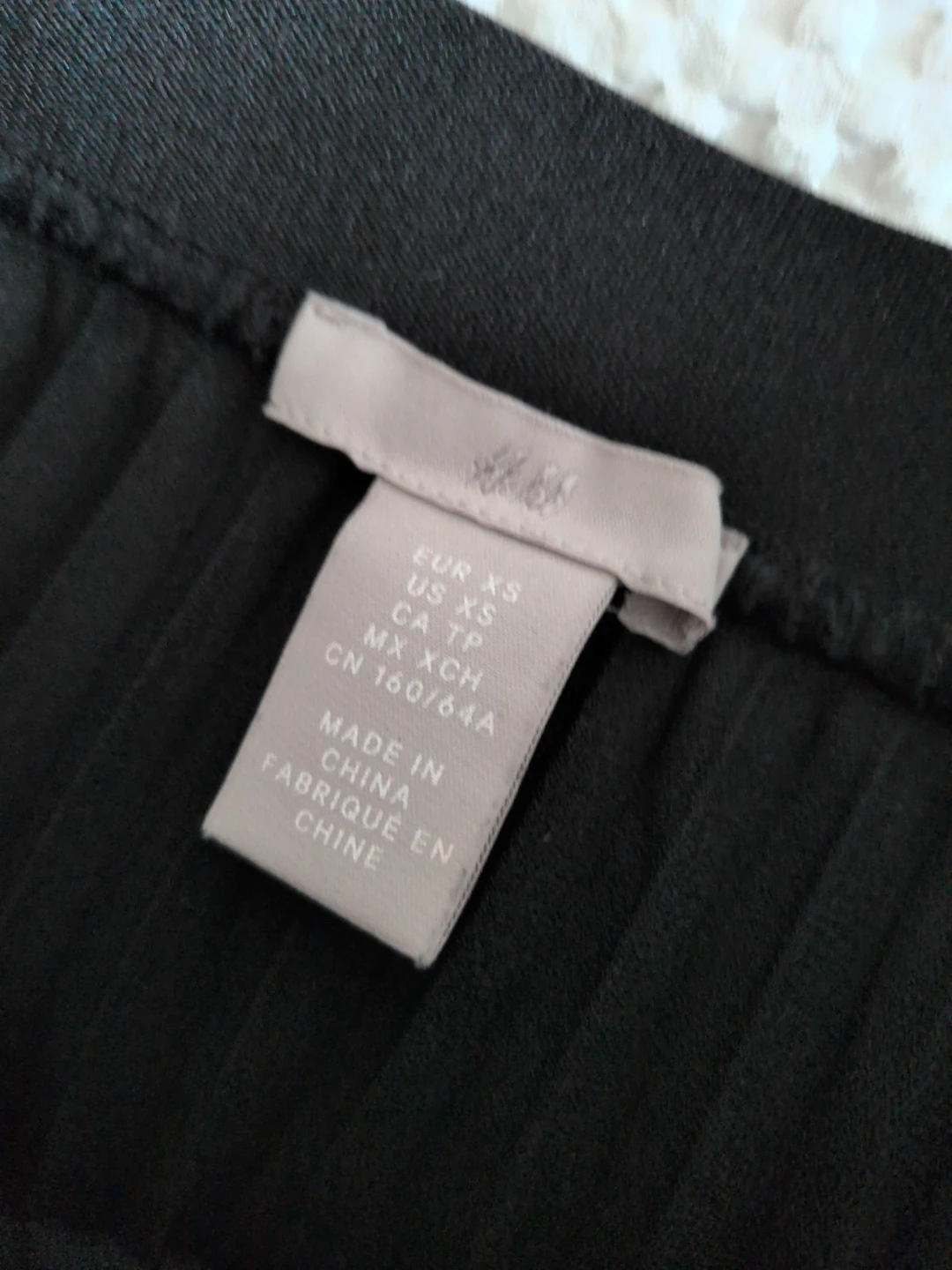 H&M Black Pleated Midi Skirt - photo 3