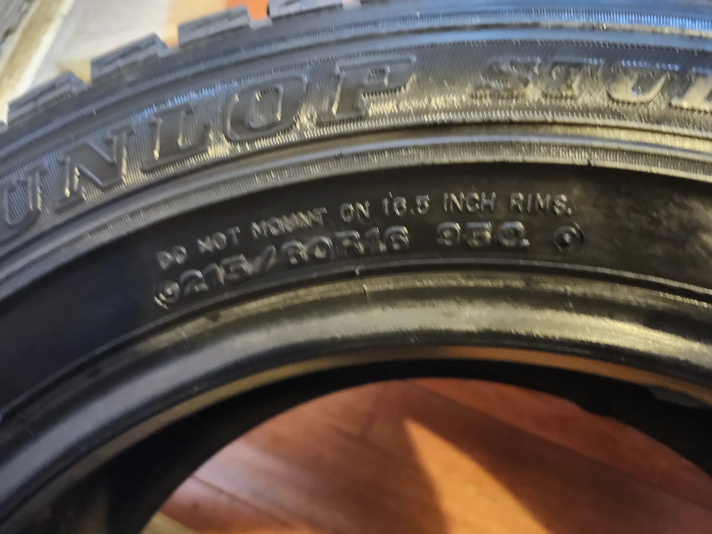 Dunlop Studless Winter Tire 215/60R16 95Q