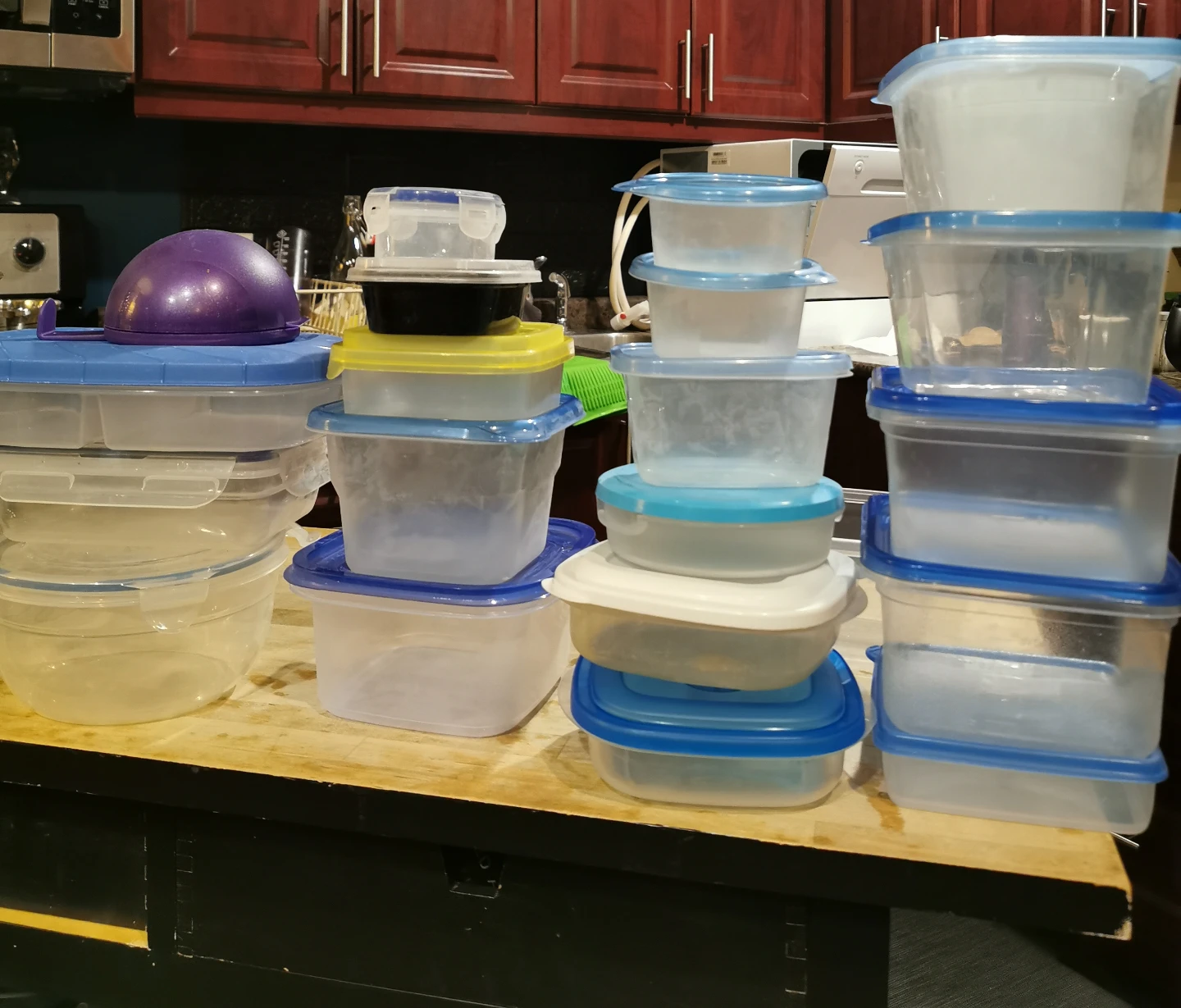 Assorted Tupperware