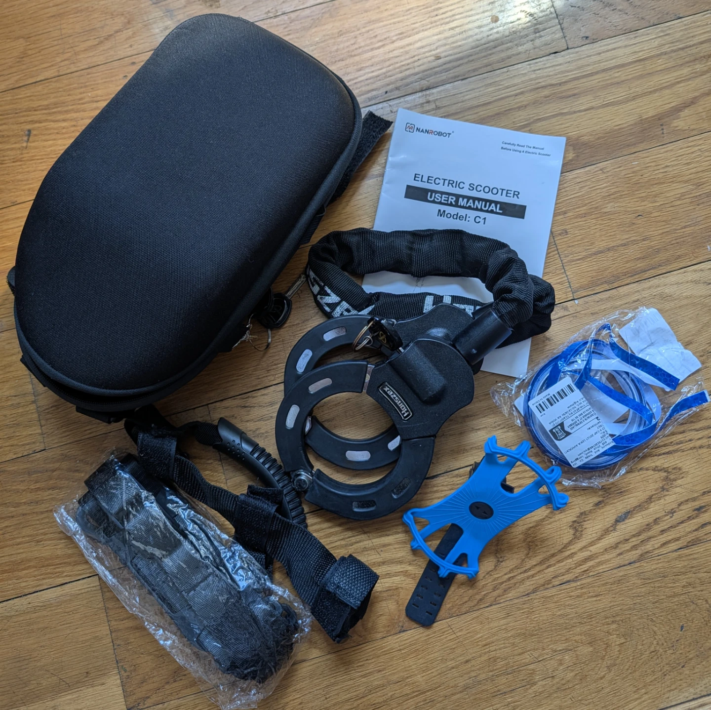 8 months old e-Scooter + 4 Accessories - $355 ALL IN - photo 5