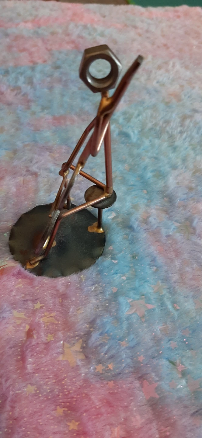 Scrap art figurine sculpture of a cellist - photo 4