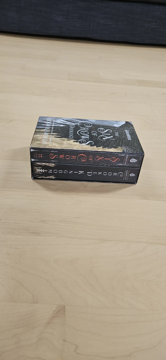 Shadow and Bone Trilogy & Six of Crows Duology - photo 4