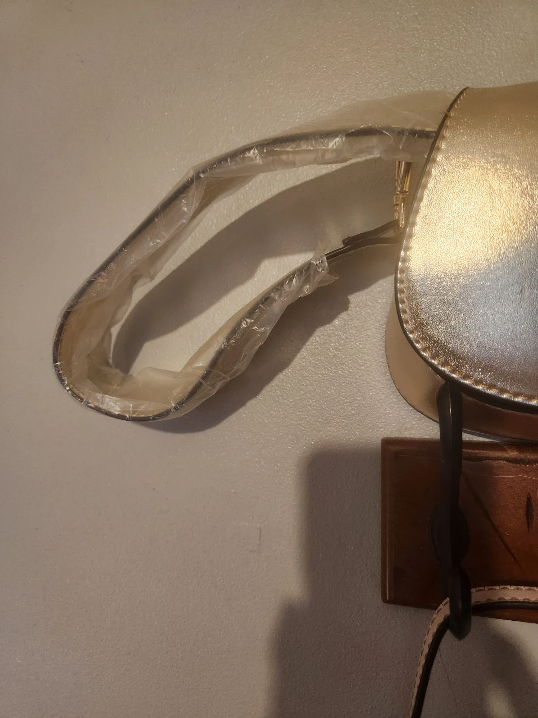 Guess gold clutch or strap purse - photo 5