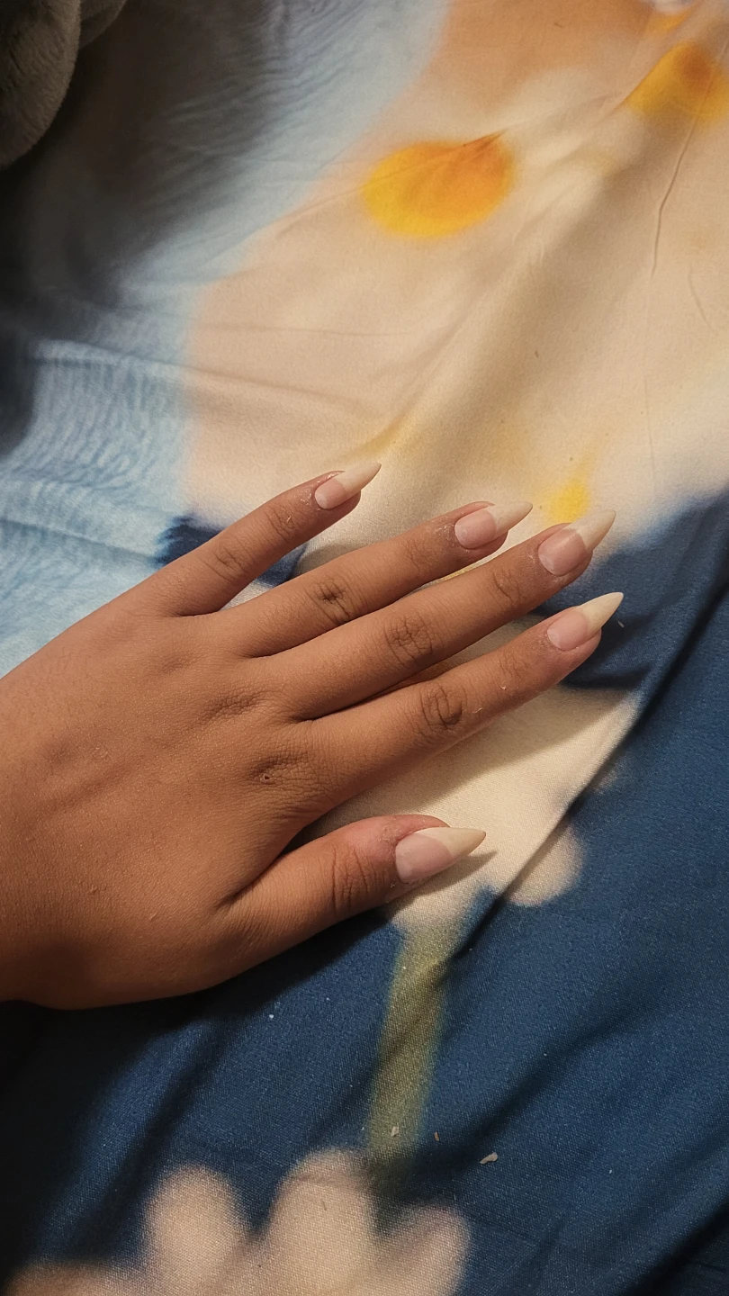 Almond shape artificial nails - photo 5