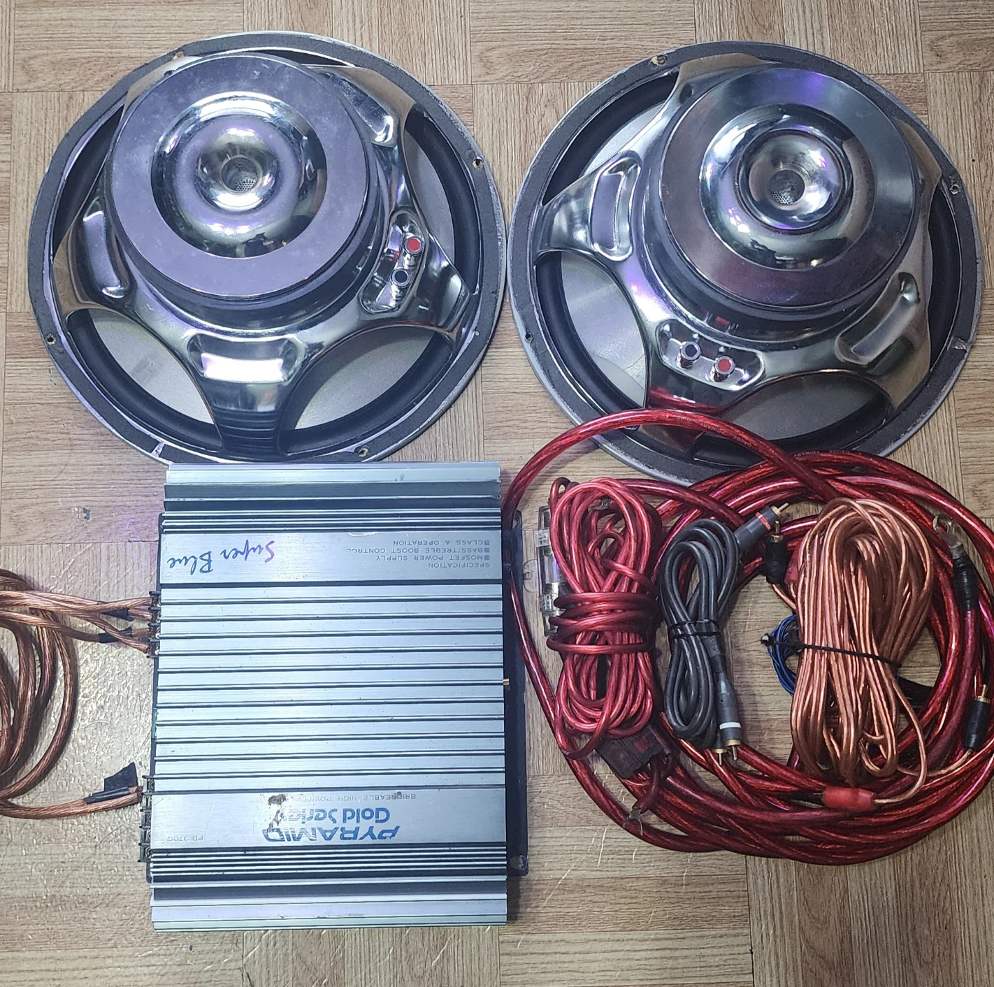 Pyramid Gold Series Super Blue Subwoofers and Amplifier - photo 3