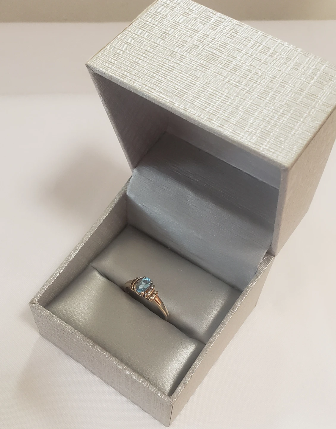 Like New 10 K Real Gold Ring With Aqamarine