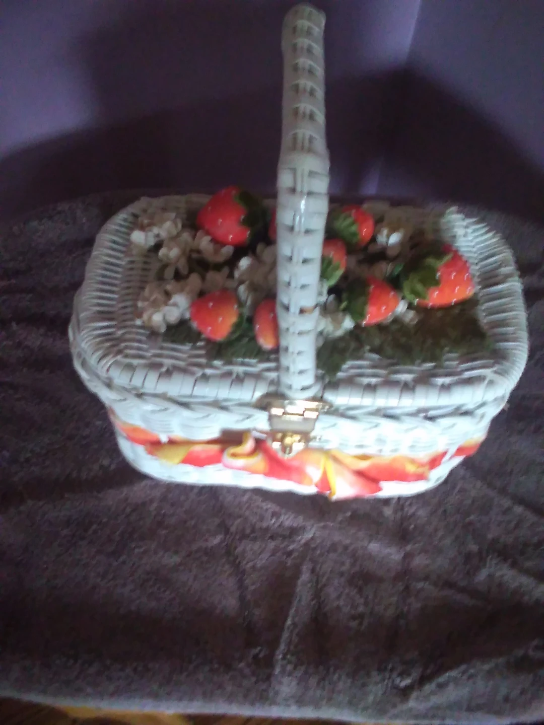 White Retro Wicker Basket bag. 1950's. Pristine Condition.