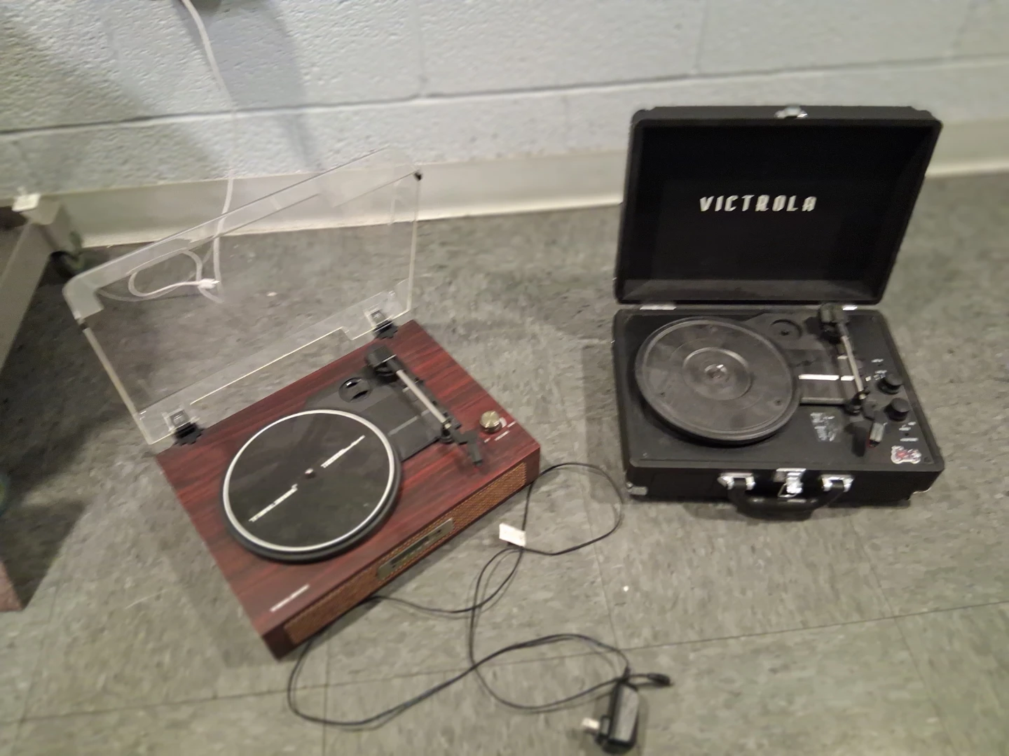 Victrola and Tanlenin Record Player Turntables