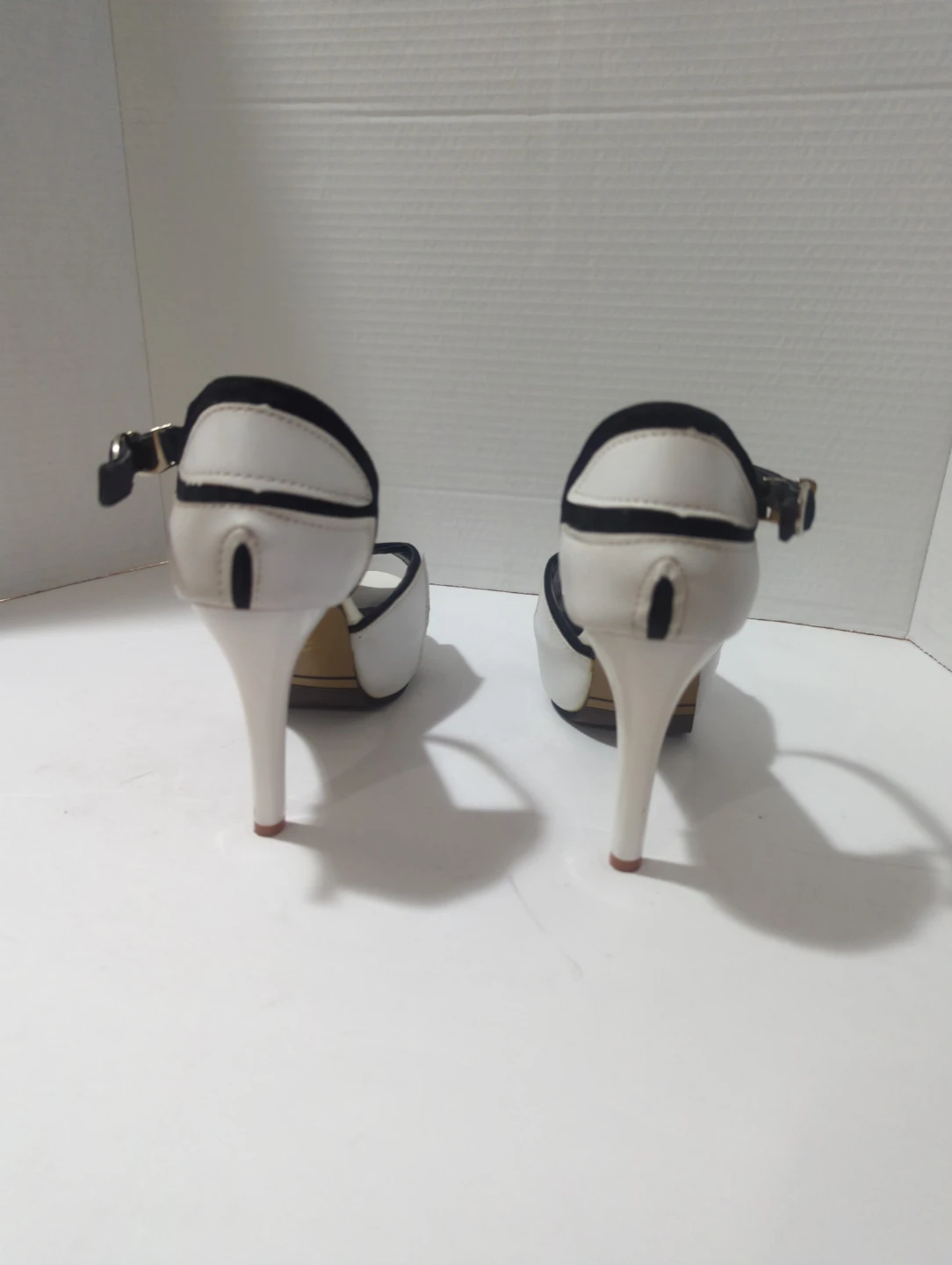 Women's Black and White Heeled Sandals Size Unknown - photo 4