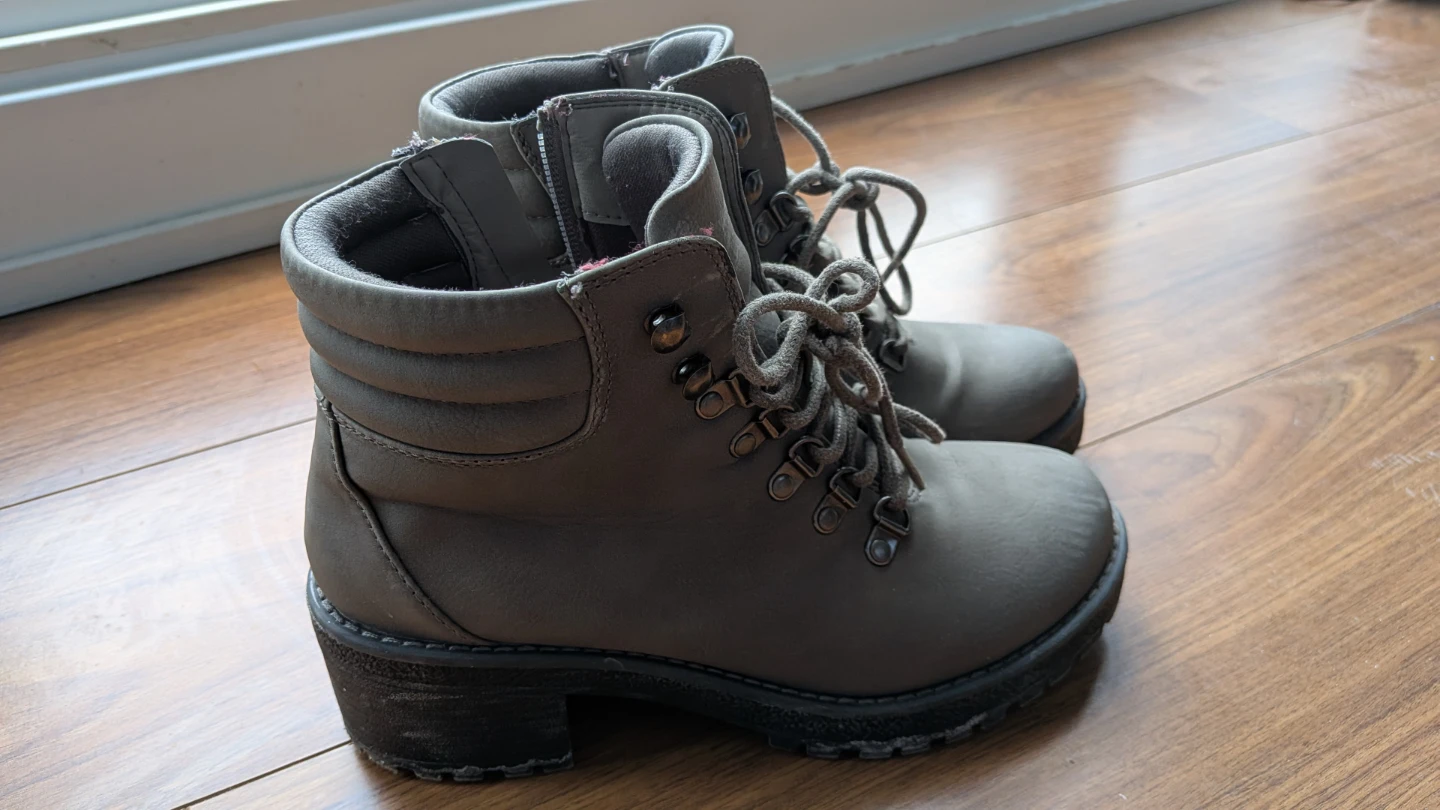 4 pairs of Gently Used Women's Footwear - photo 3