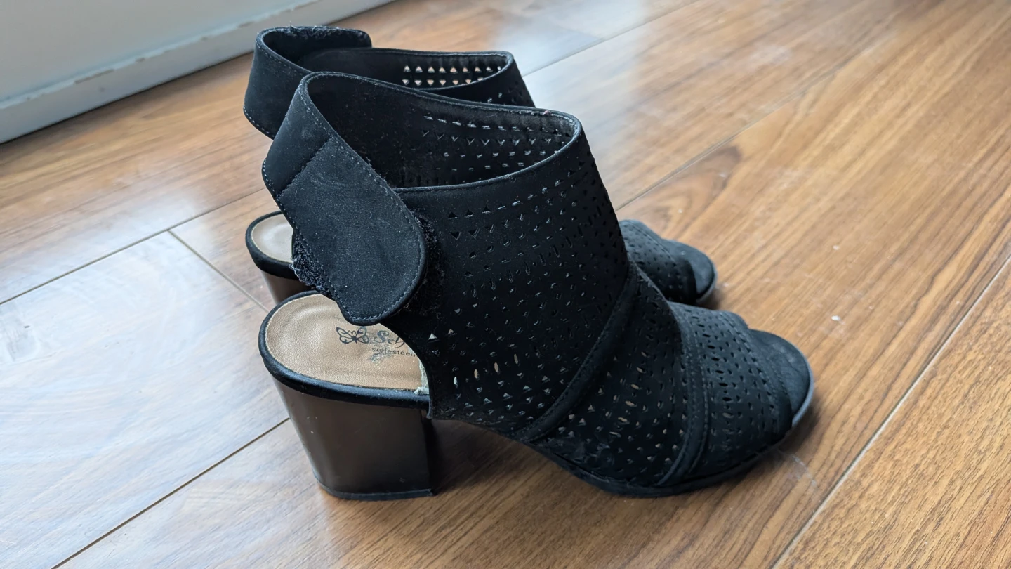 4 pairs of Gently Used Women's Footwear - photo 4
