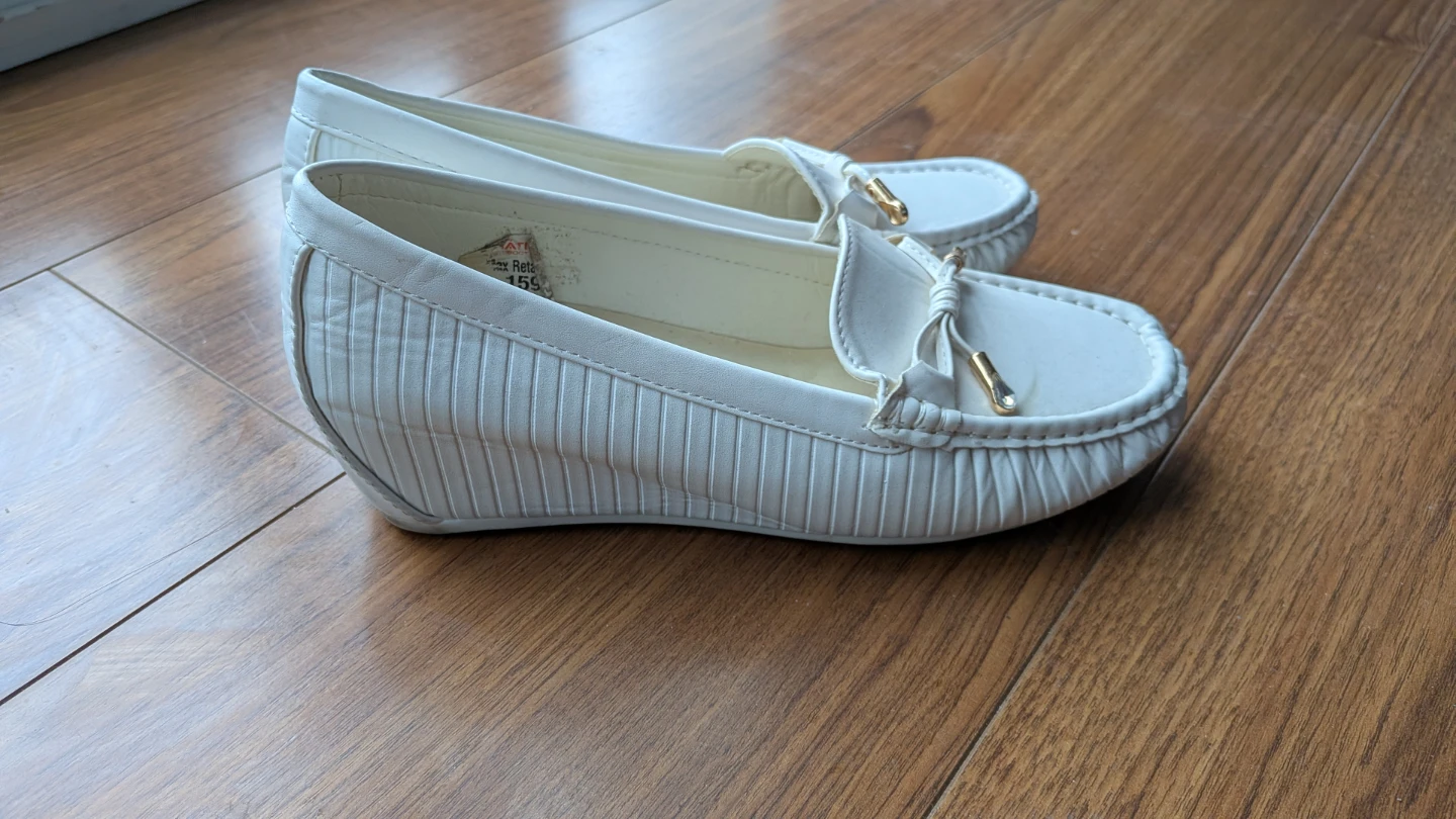 4 pairs of Gently Used Women's Footwear - photo 5