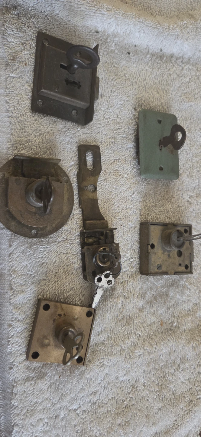 Lot of 6 Antique Locks with Keys - photo 2