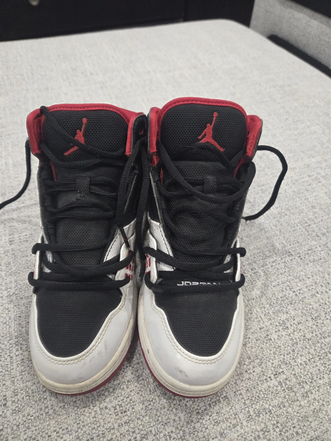 Kids Jordan High Top Sneakers size 4.5y - photo 2