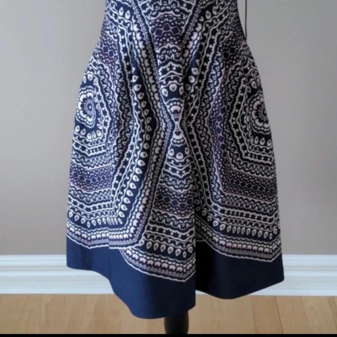 NWT Size 6 Vince Camuto Dress - photo 2