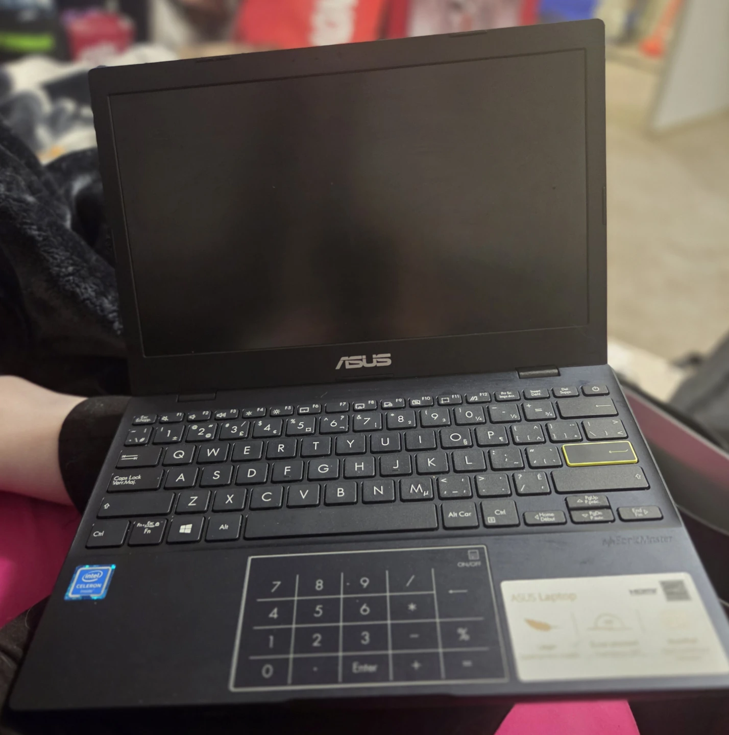 ASUS VivoBook 14 Laptop