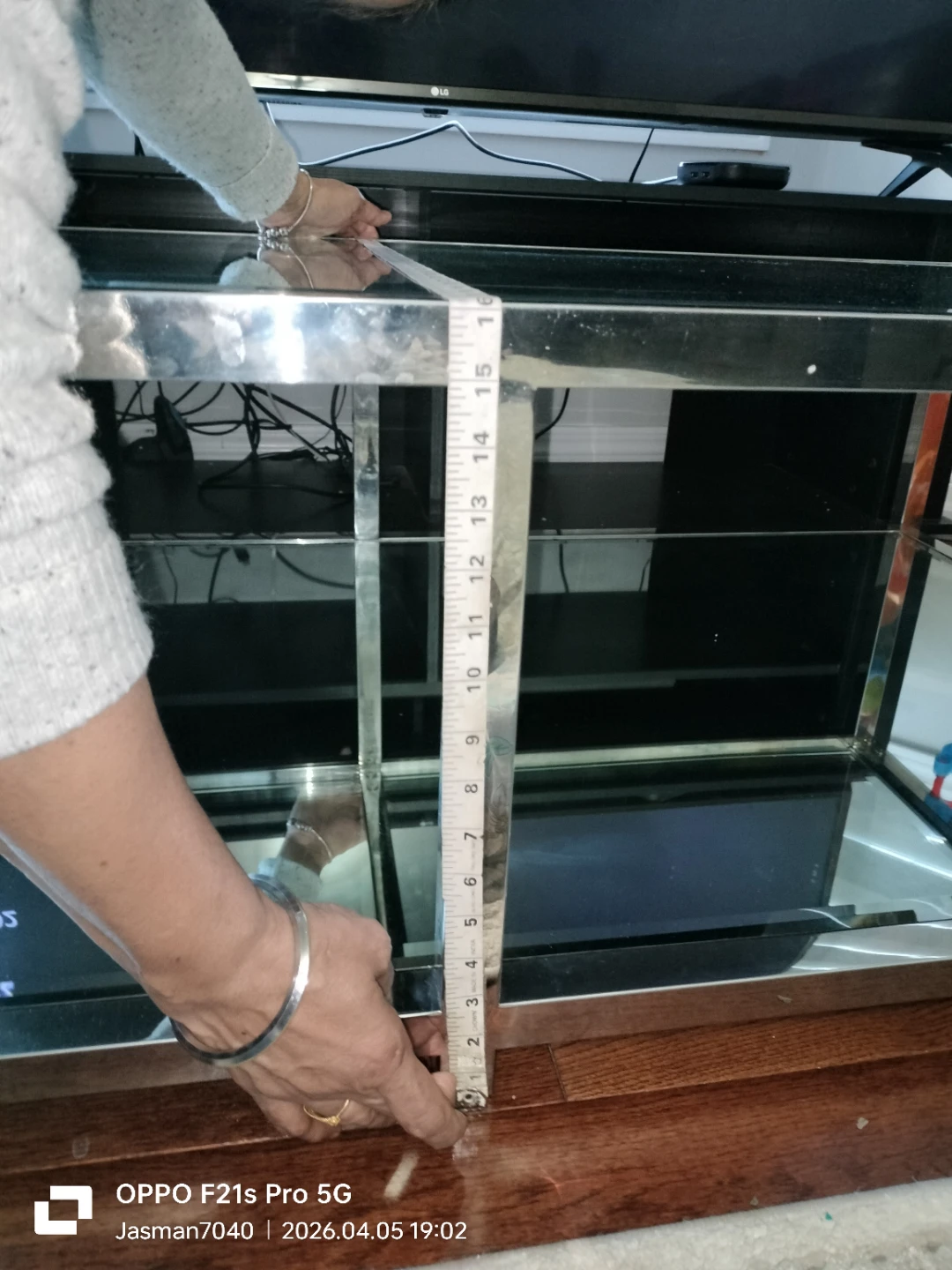 Glass table with a mirror on the bottom - photo 3