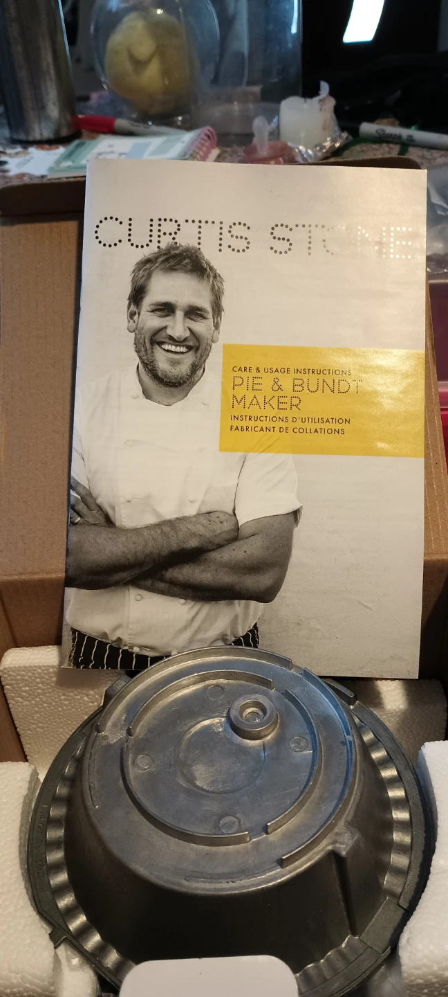 Curtis Stone Pie& Bundt Maker