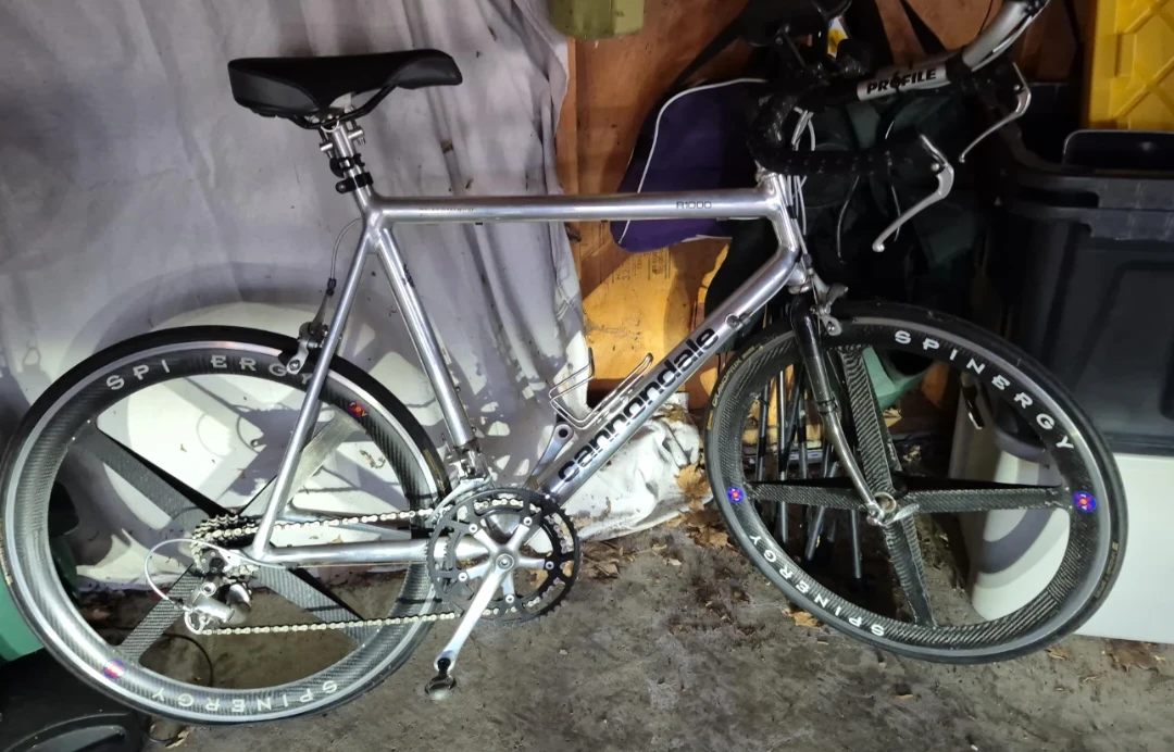 Cannondale R1000 Road Bike
