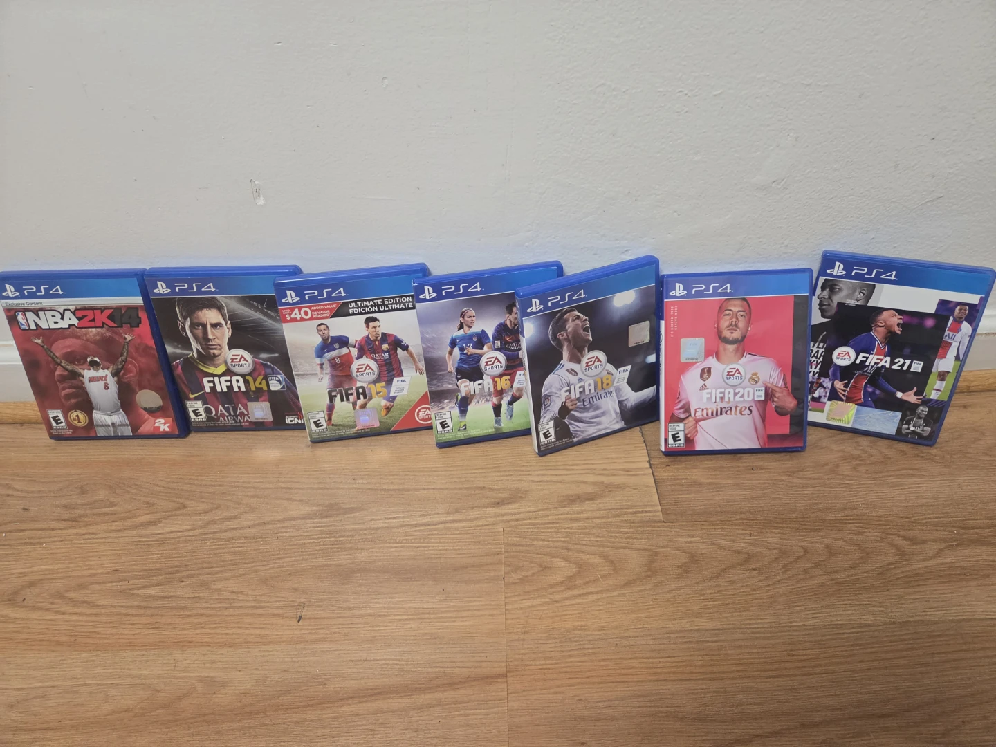 PS4 FIFA Video Games Lot (FIFA 14, 15, 16, 20, 21) + NBA 2K14