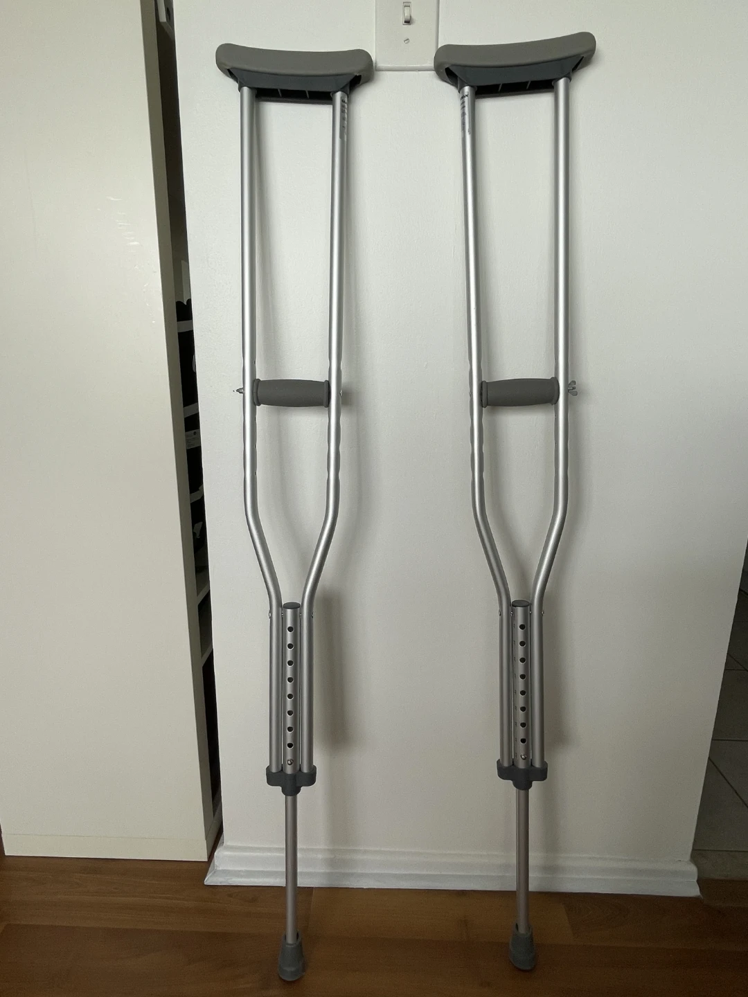 Adjustable Aluminium Crutches