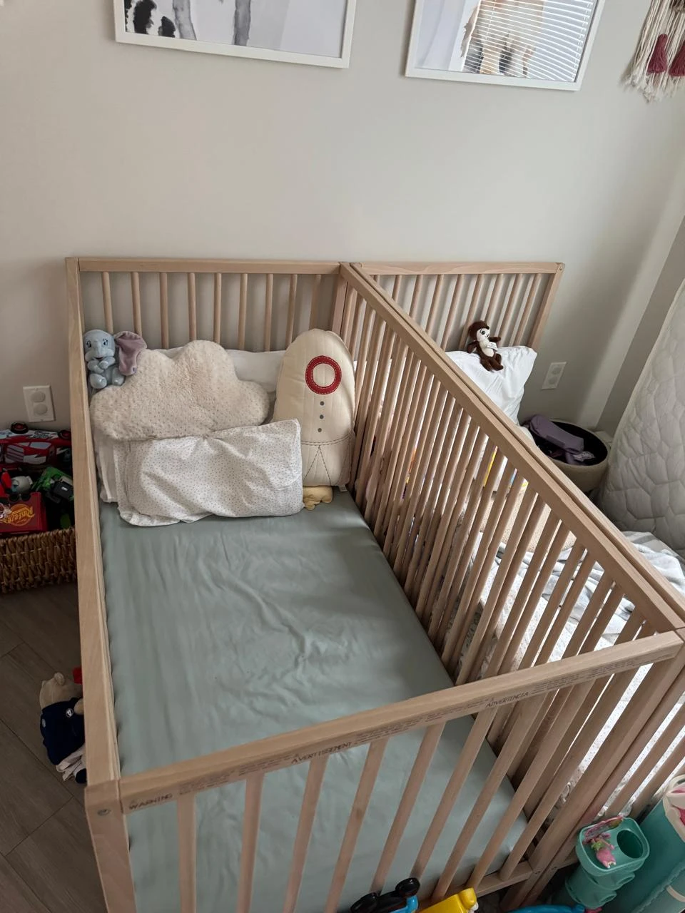 IKEA Snigler Wooden Baby Crib with mattress - photo 2
