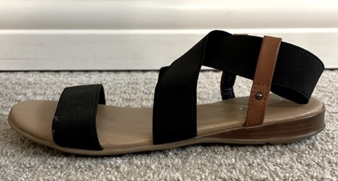 XOXO Black Strappy Wedge Sandals - photo 3